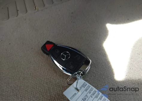 2014 Mercedes-Benz C 250 Luxury/Sport из США, поврежденный, VIN WDDGF4HB2EA958493